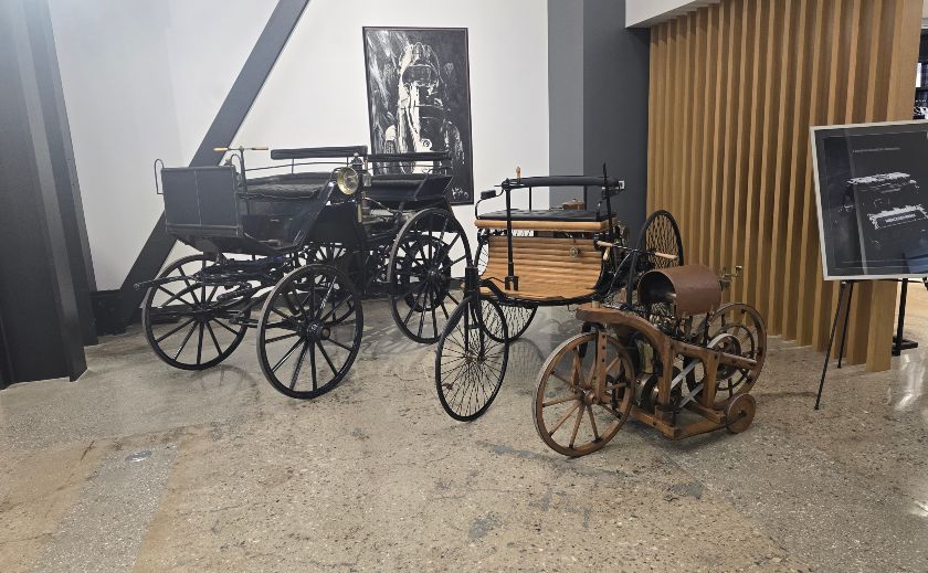 Mercedes-Benz Classic Center - Image 3