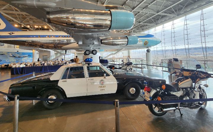Ronald Reagan Presidential Library Air Force One Pavilion - Image 3